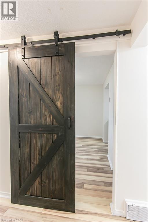 279 SANDOWNE Drive Unit# 7 thumbnail 11