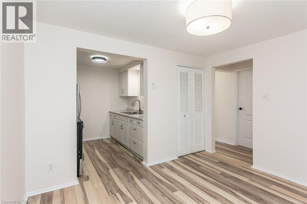 279 SANDOWNE Drive Unit# 7 thumbnail 14