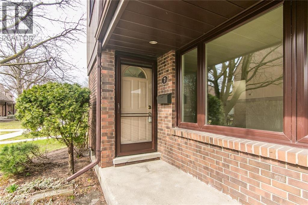 279 SANDOWNE Drive Unit# 7 thumbnail 4