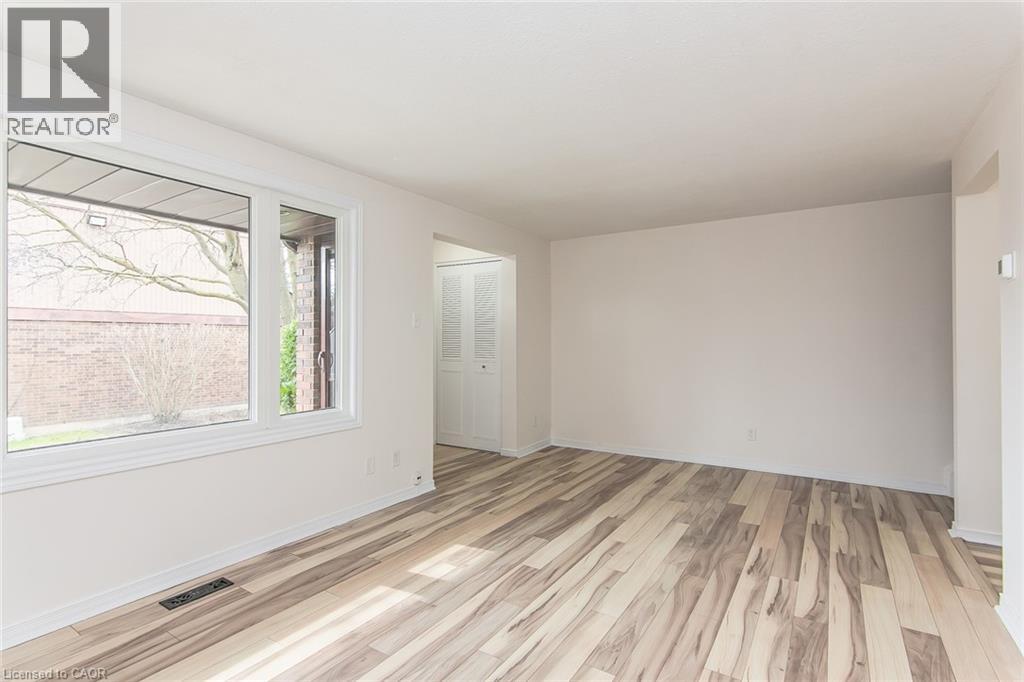 279 SANDOWNE Drive Unit# 7 thumbnail 9