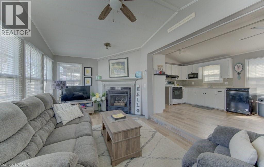 580 BEAVER CREEK Road Unit# 185 thumbnail 2