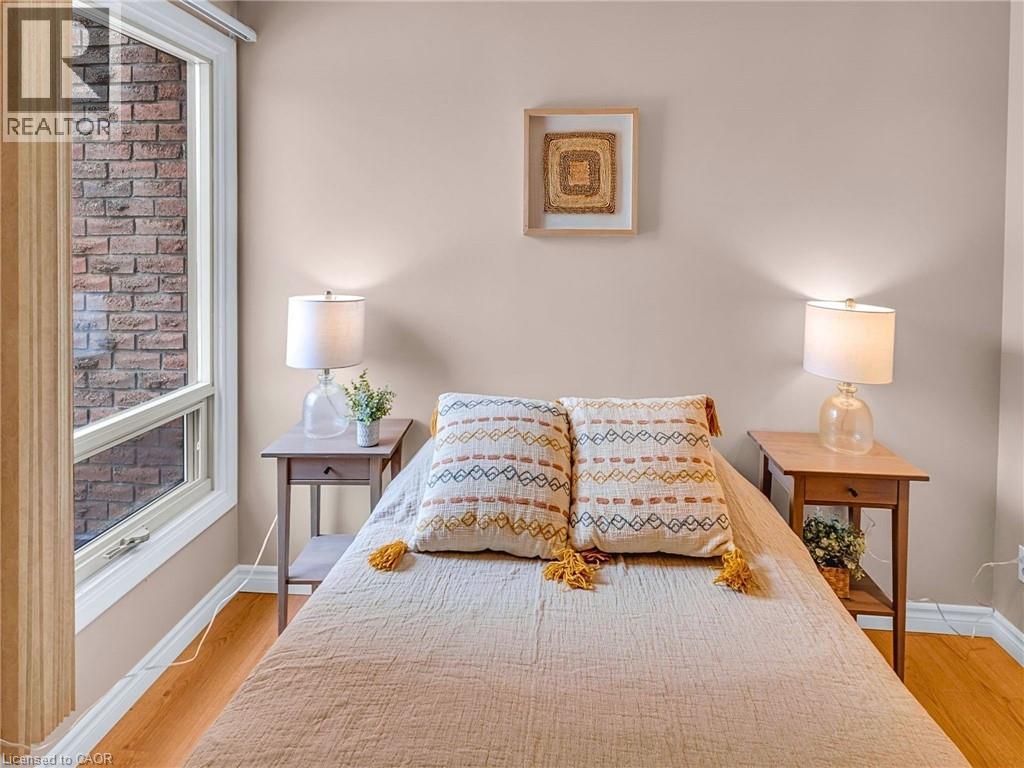 28 UNDERHILL Crescent Unit# 3 thumbnail 17