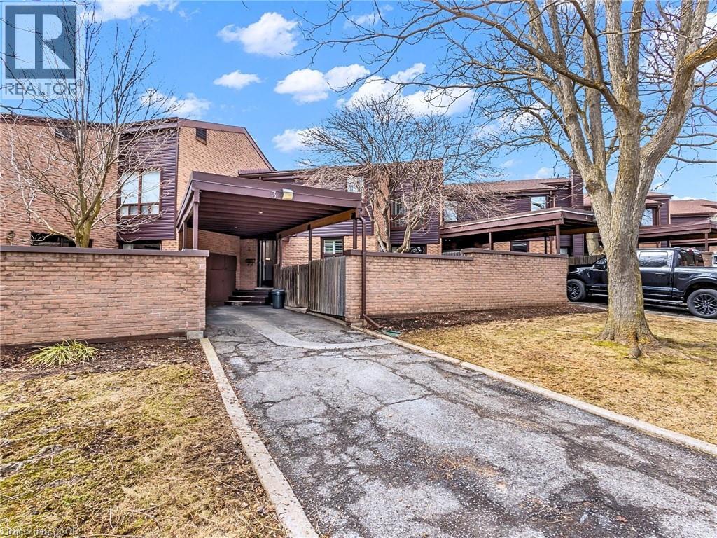 28 UNDERHILL Crescent Unit# 3 thumbnail 3