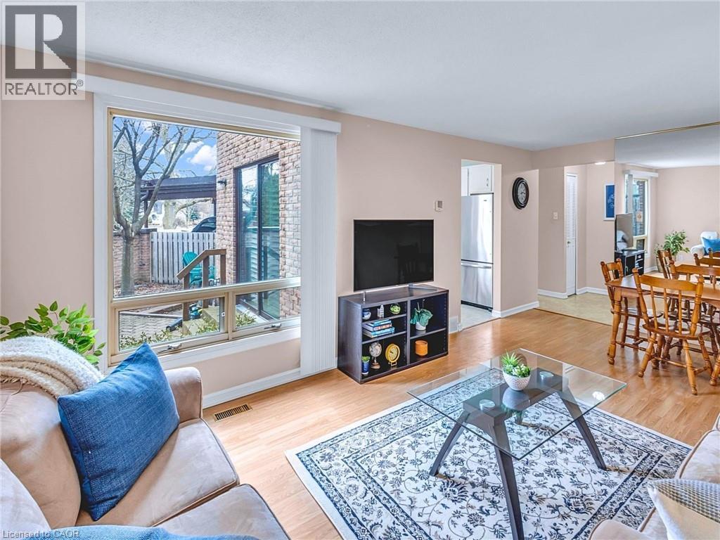 28 UNDERHILL Crescent Unit# 3 thumbnail 5