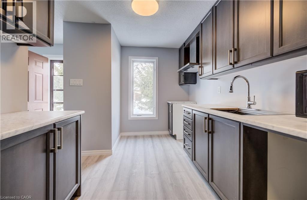 249 CEDARBRAE Avenue Unit# 18 thumbnail 3