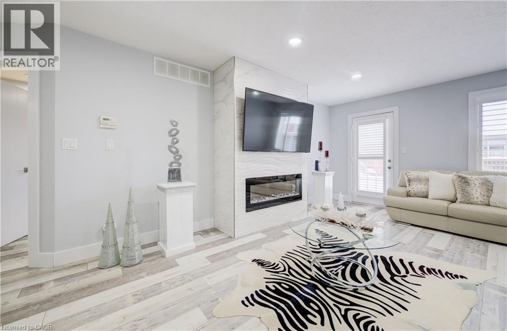 10 ISHERWOOD Avenue Unit# 18 thumbnail 9