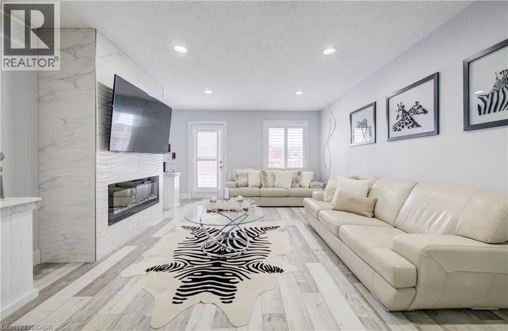 10 ISHERWOOD Avenue Unit# 18 thumbnail 8