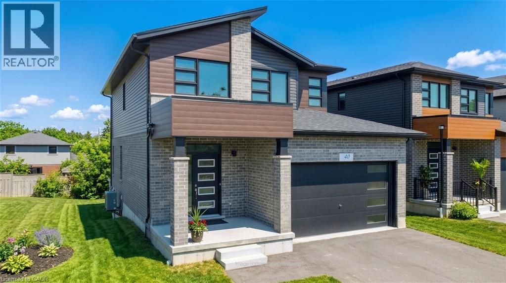 40 MOON Crescent thumbnail 2