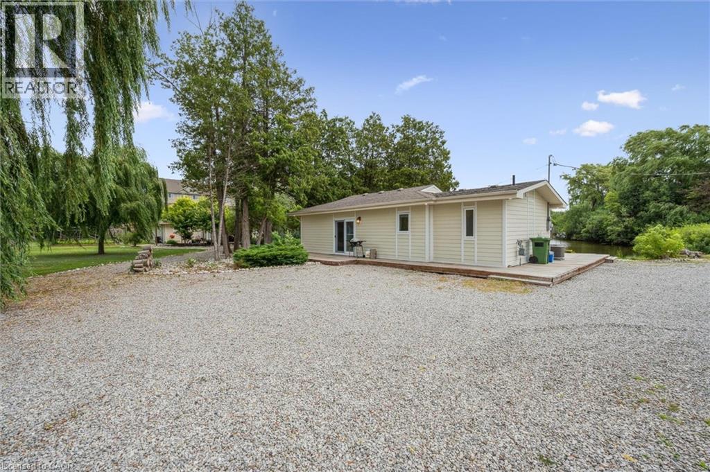 882-888 FAIRWAY Road N thumbnail 29