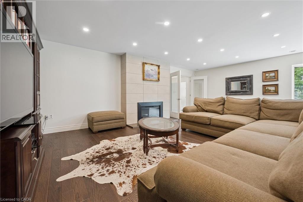 882-888 FAIRWAY Road N thumbnail 8