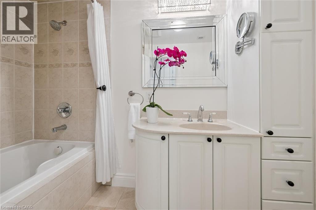 882-888 FAIRWAY Road N thumbnail 20