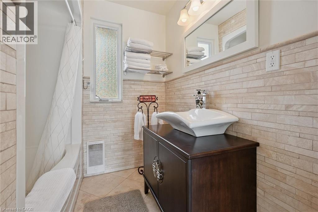 882-888 FAIRWAY Road N thumbnail 37