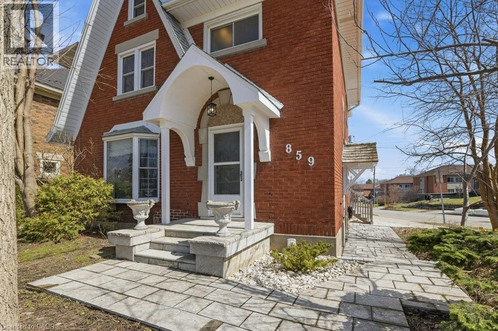 859 QUEEN'S Boulevard thumbnail 2