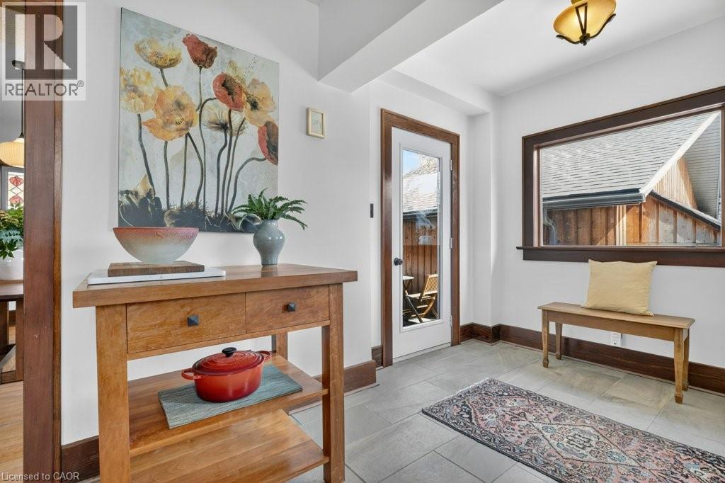 859 QUEEN'S Boulevard thumbnail 3