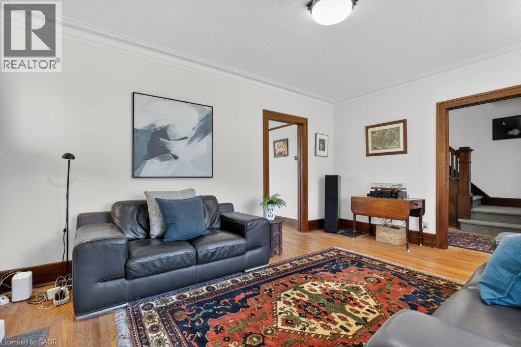 859 QUEEN'S Boulevard thumbnail 8