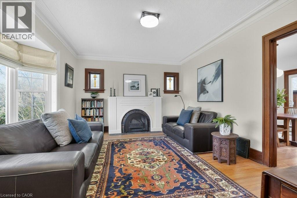 859 QUEEN'S Boulevard thumbnail 9