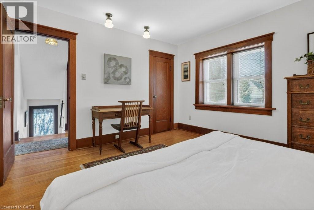 859 QUEEN'S Boulevard thumbnail 12