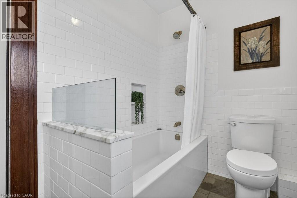 859 QUEEN'S Boulevard thumbnail 13