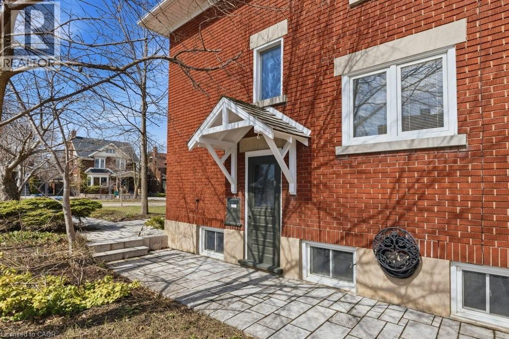 859 QUEEN'S Boulevard thumbnail 27