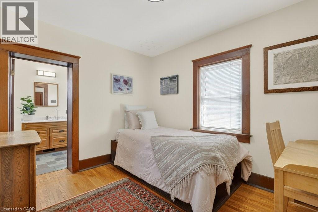 859 QUEEN'S Boulevard thumbnail 15