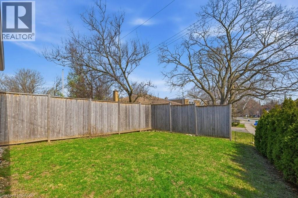 859 QUEEN'S Boulevard thumbnail 34