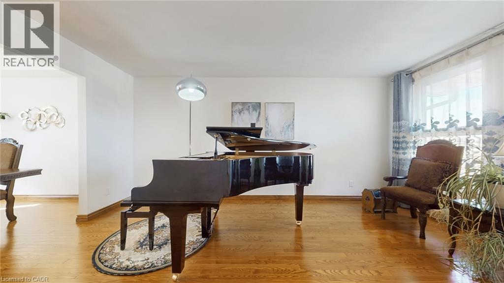 330 GUELPH Avenue thumbnail 12