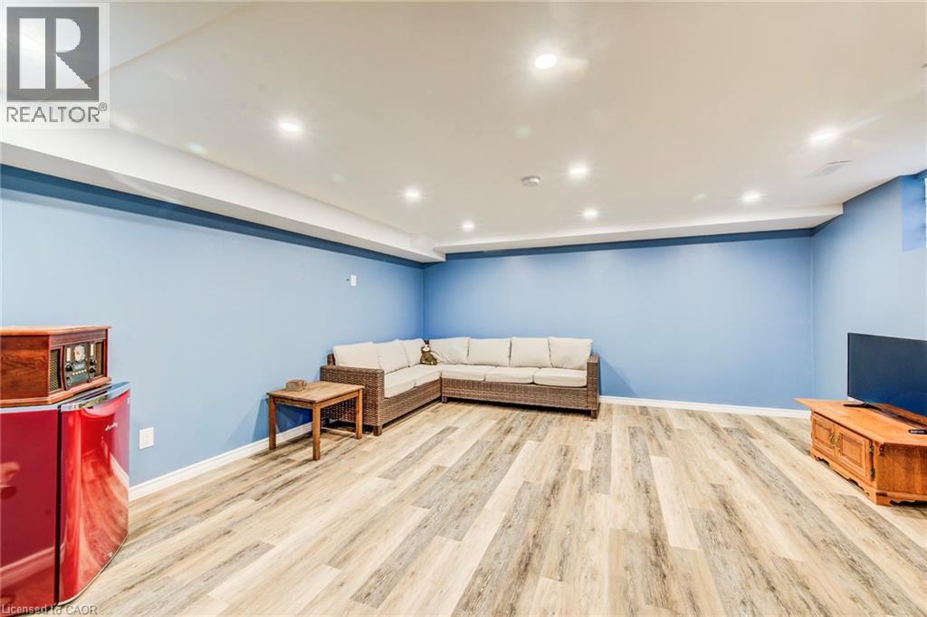 88 WESTWOOD Drive thumbnail 26