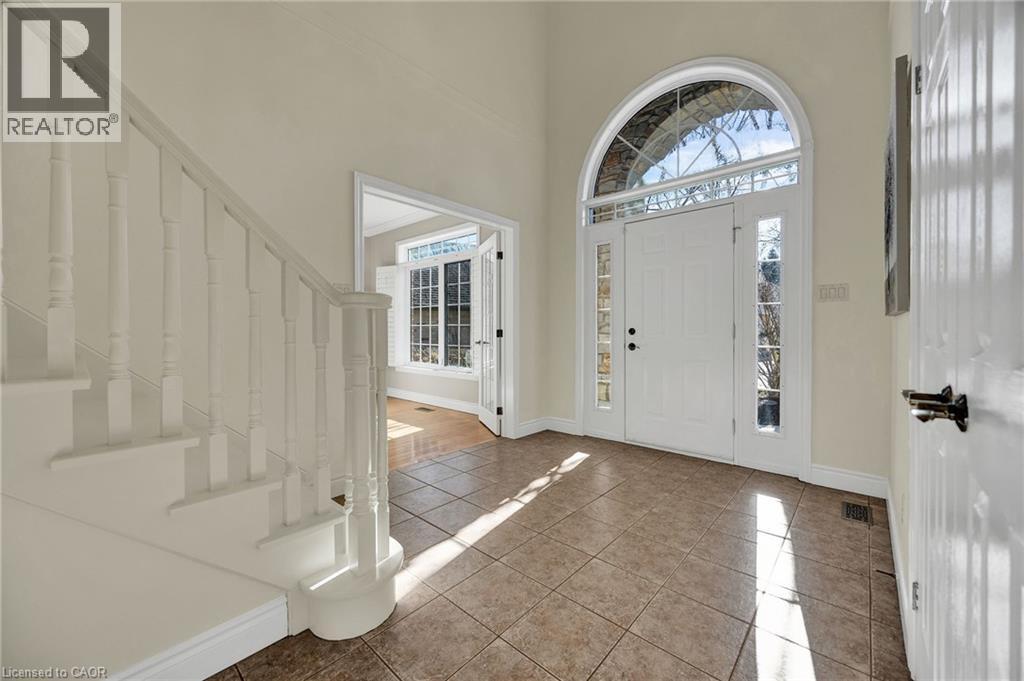 232 THE LIONS Gate thumbnail 5