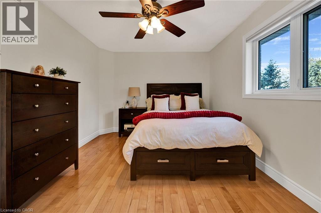 232 THE LIONS Gate thumbnail 25