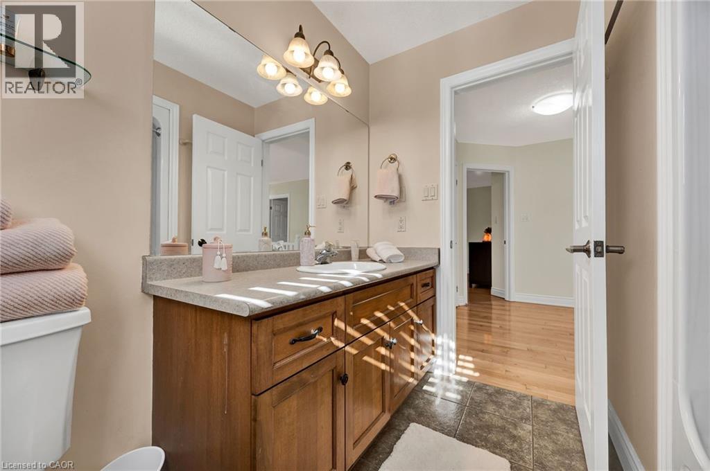 232 THE LIONS Gate thumbnail 32