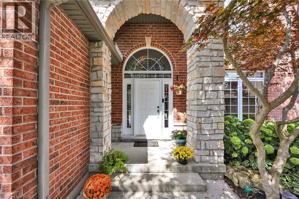 232 THE LIONS Gate thumbnail 3