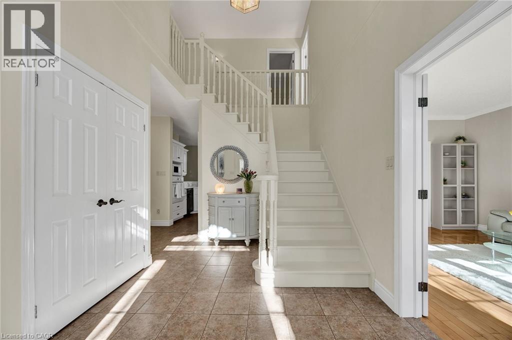 232 THE LIONS Gate thumbnail 4