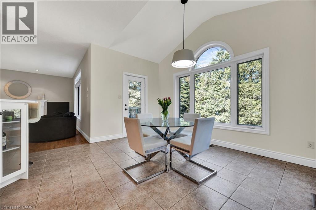 232 THE LIONS Gate thumbnail 10