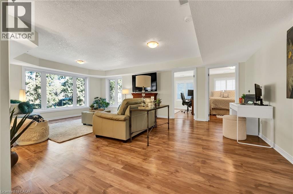 232 THE LIONS Gate thumbnail 17