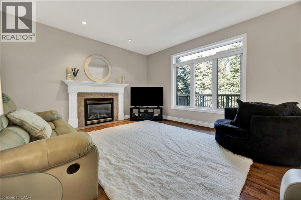 232 THE LIONS Gate thumbnail 12