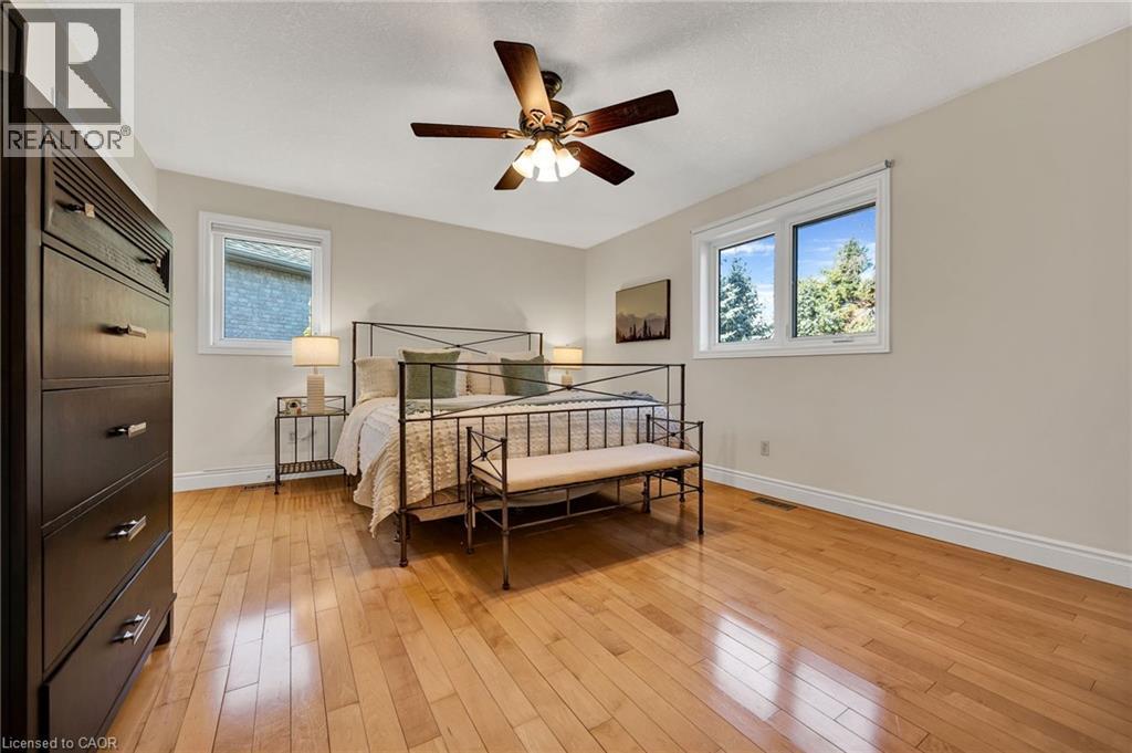 232 THE LIONS Gate thumbnail 27