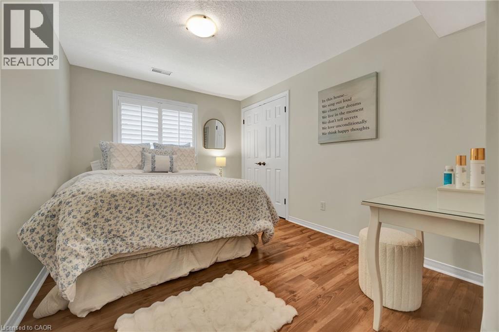 232 THE LIONS Gate thumbnail 35