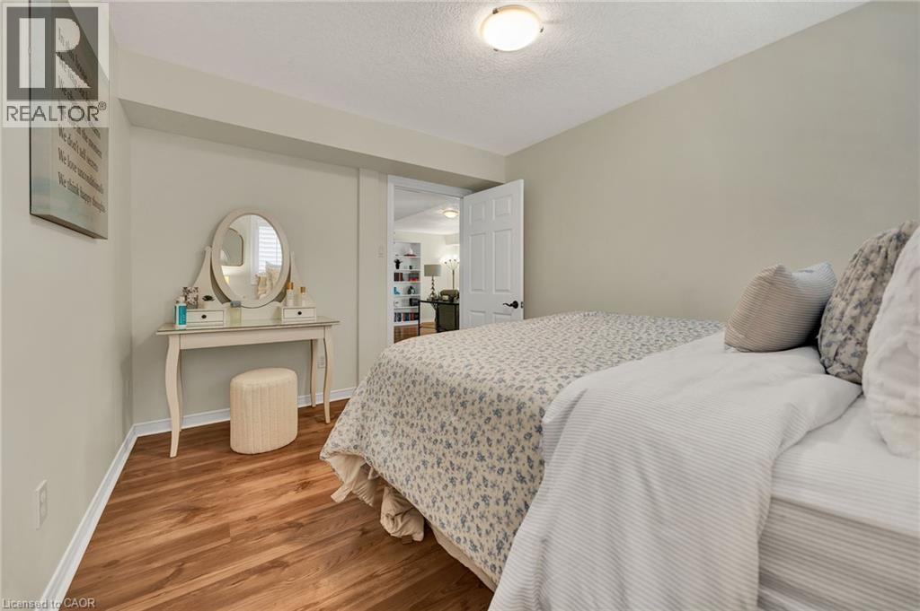 232 THE LIONS Gate thumbnail 36