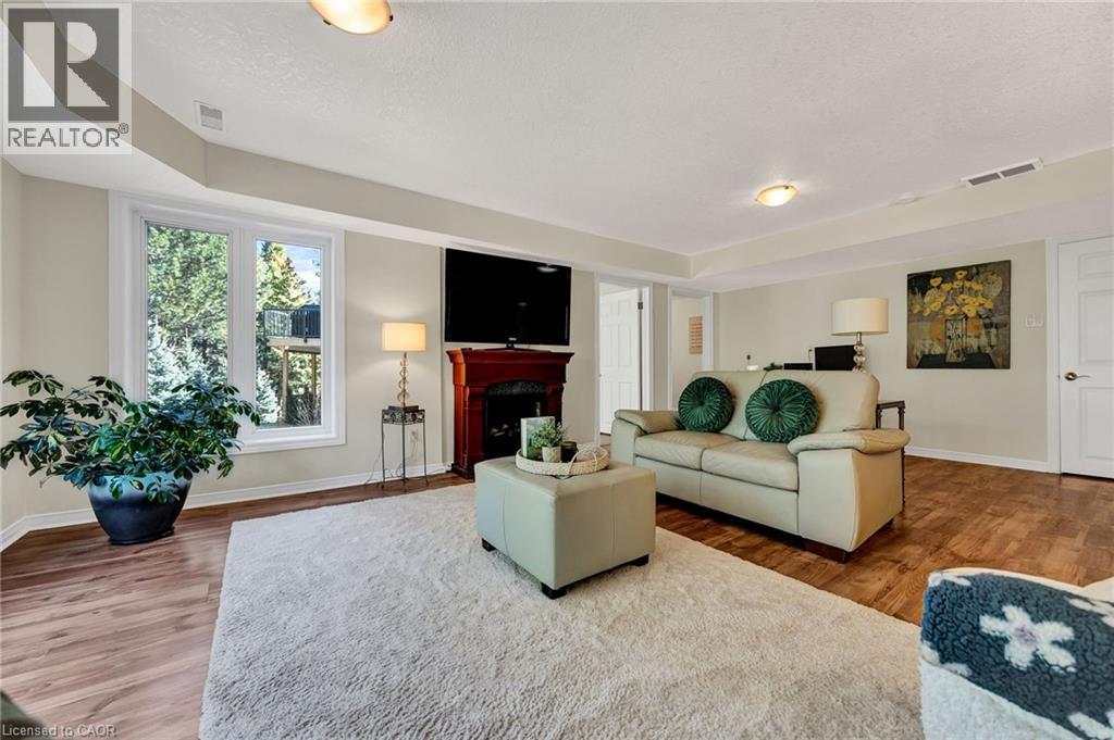 232 THE LIONS Gate thumbnail 33