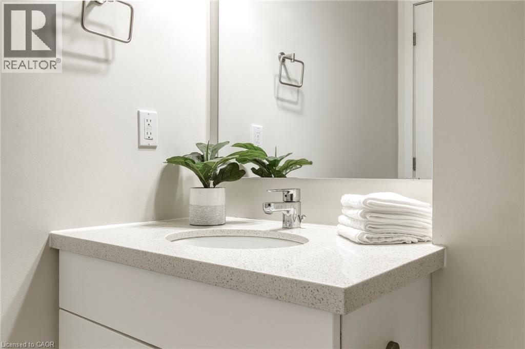 690 KING Street W Unit# 101 thumbnail 12