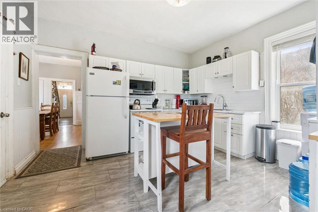 156 WELLINGTON Street N thumbnail 11