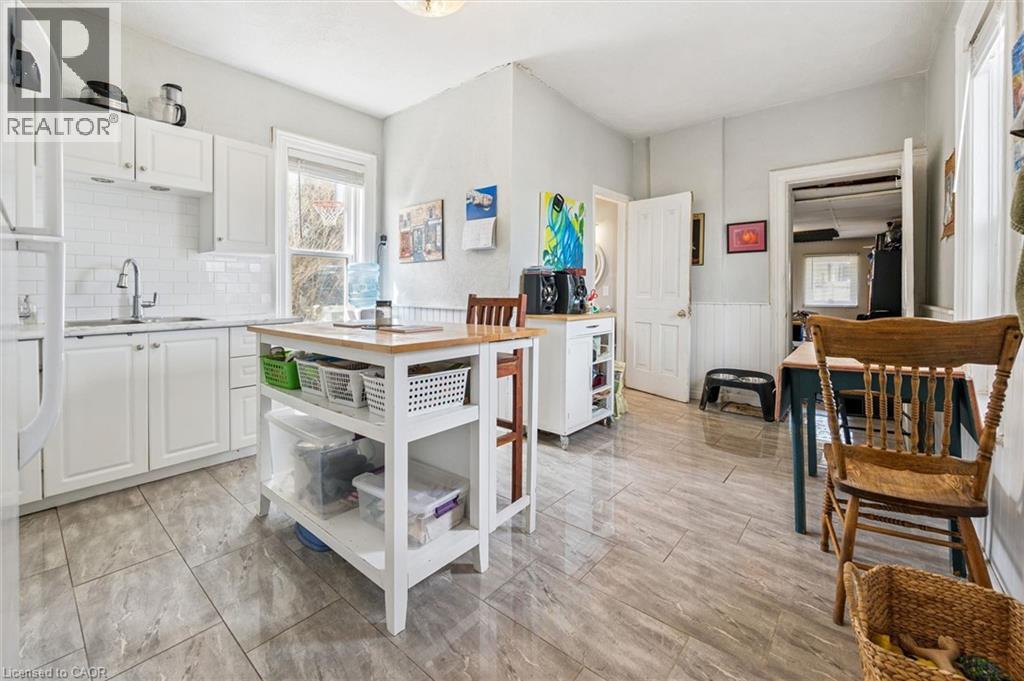 156 WELLINGTON Street N thumbnail 14