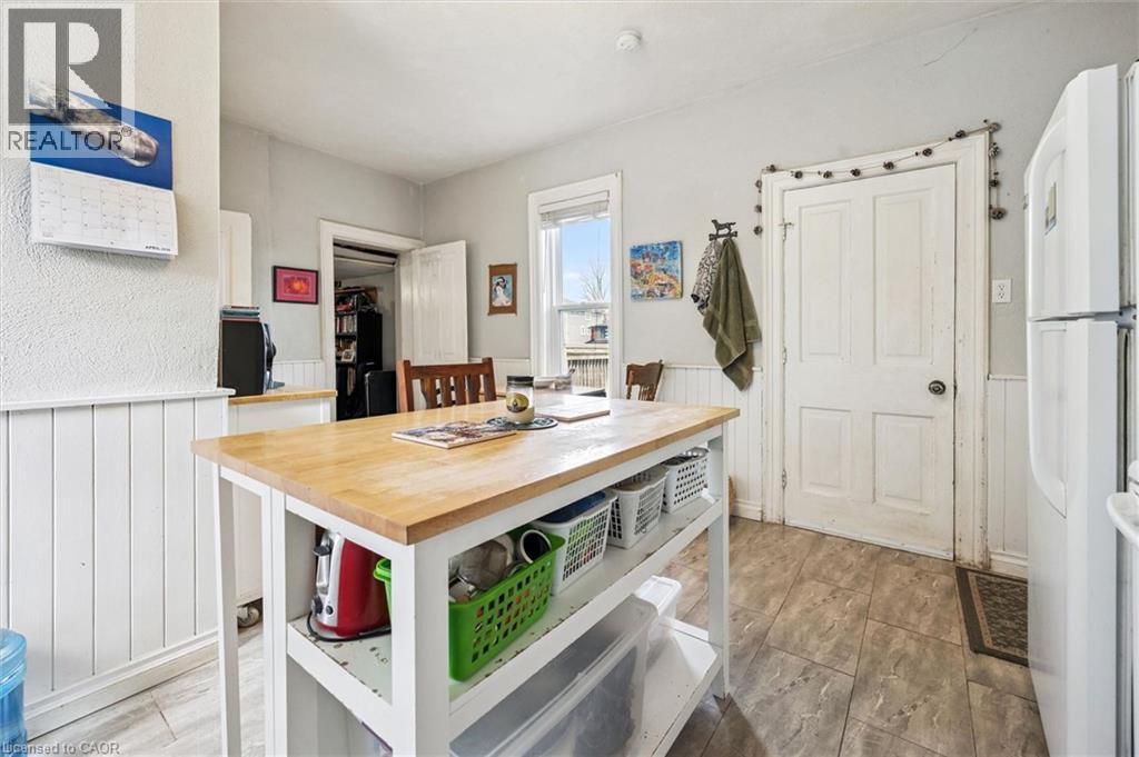 156 WELLINGTON Street N thumbnail 15