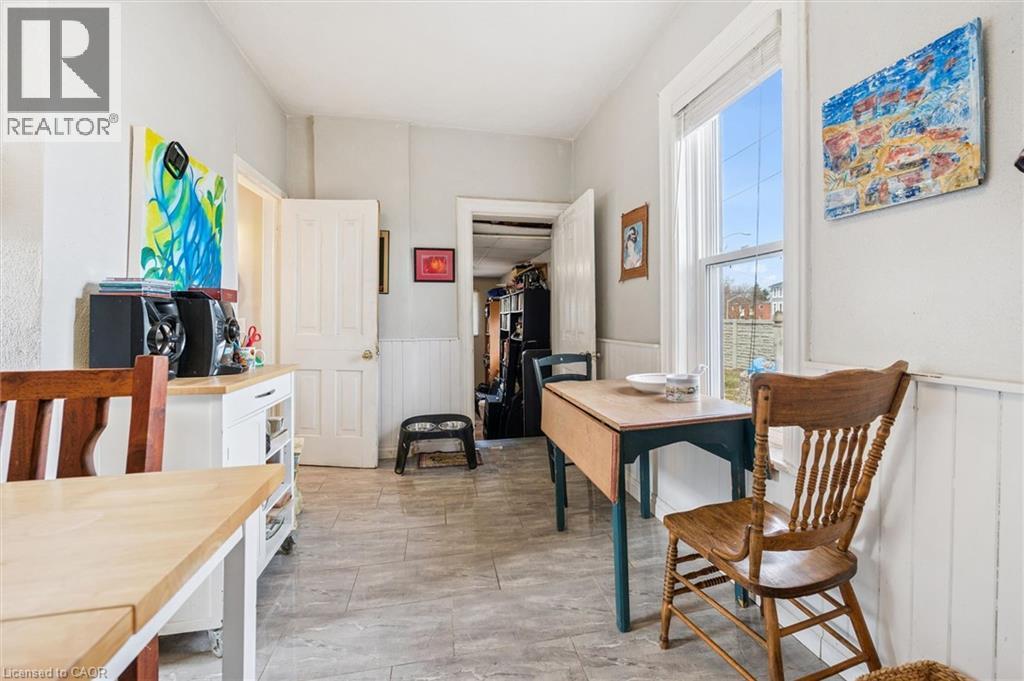 156 WELLINGTON Street N thumbnail 17