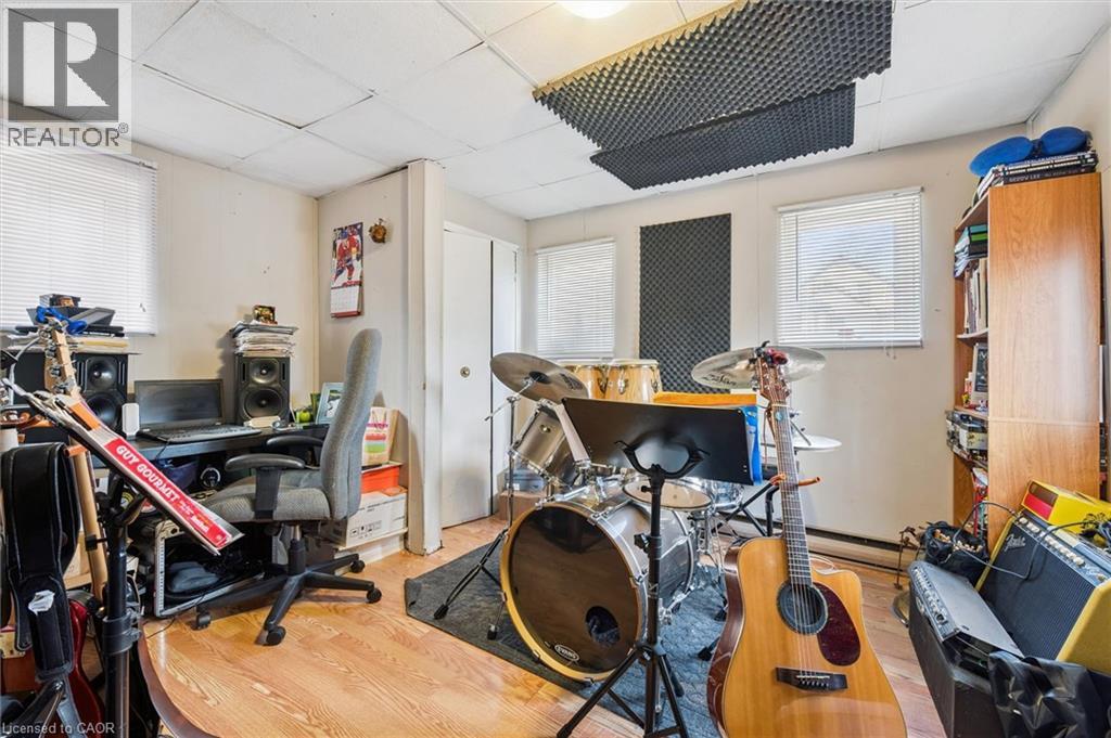 156 WELLINGTON Street N thumbnail 18