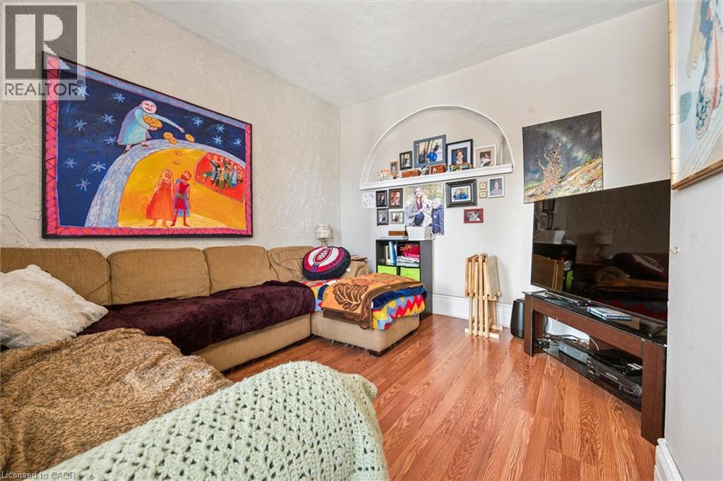 156 WELLINGTON Street N thumbnail 22