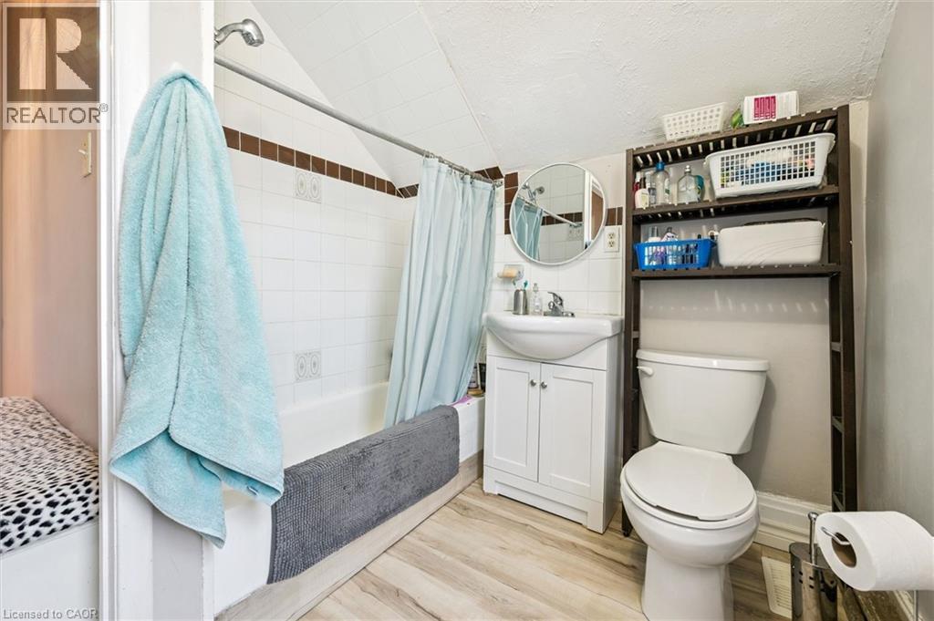 156 WELLINGTON Street N thumbnail 33