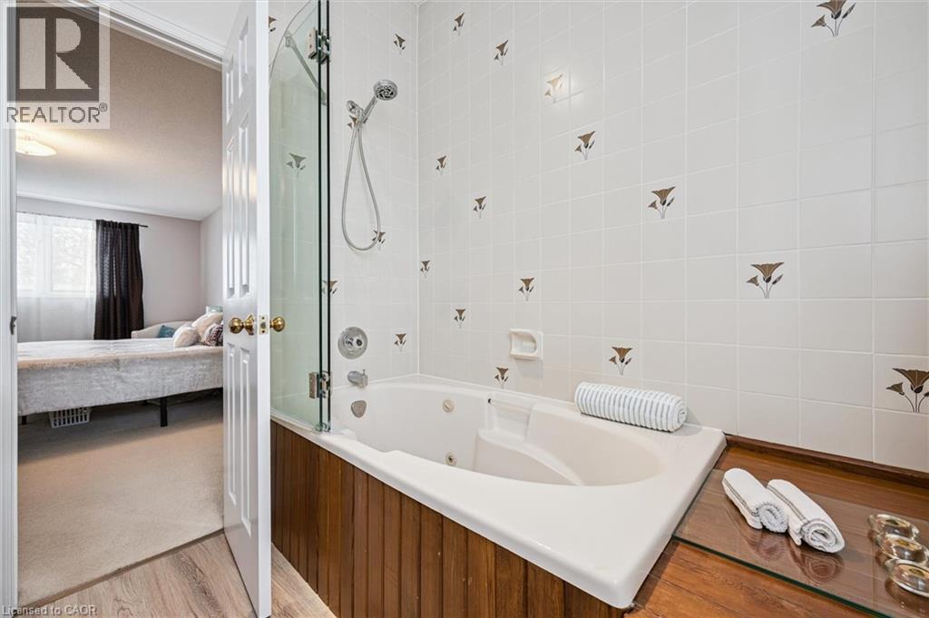 488 HEATHER HILL Place thumbnail 31