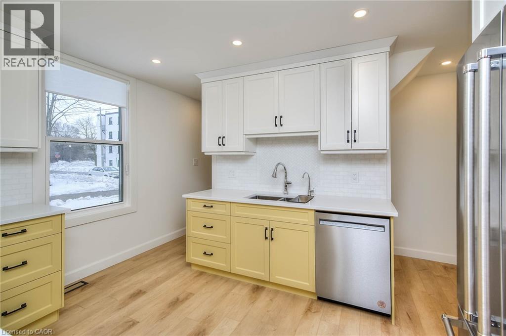 2 ESSON Street thumbnail 18