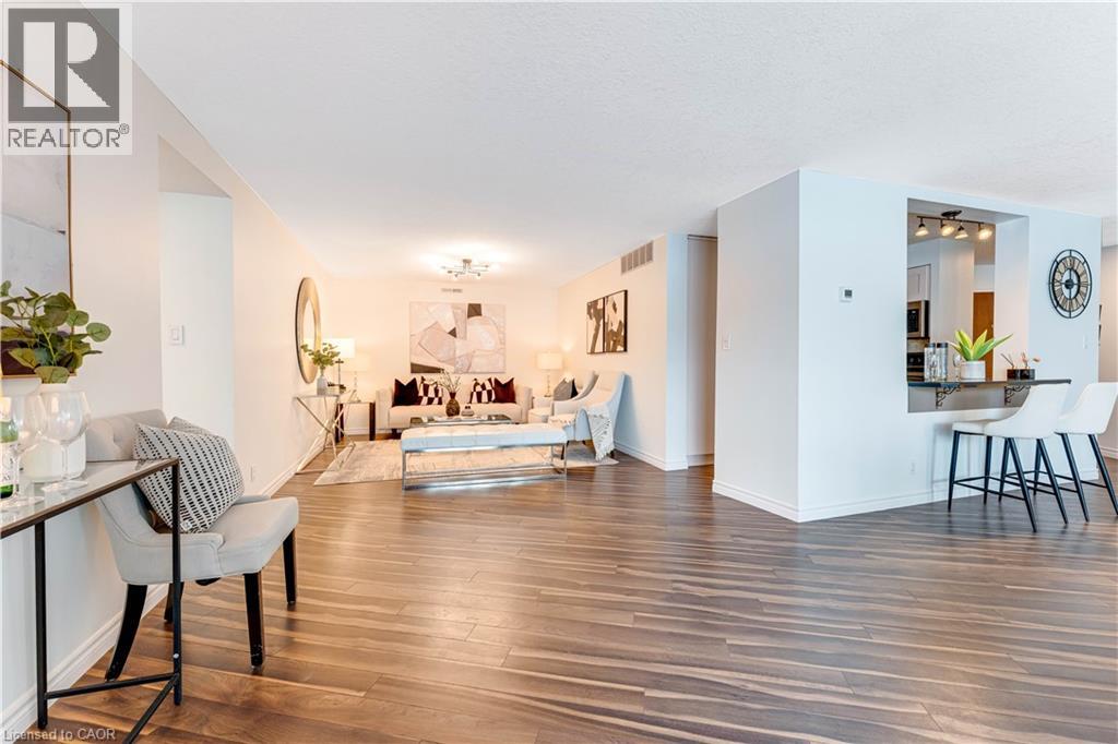 250 GLENRIDGE Drive Unit# 102 thumbnail 16